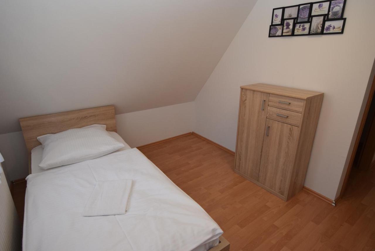 Apartment Stuttgart Suedheim Bagian luar foto